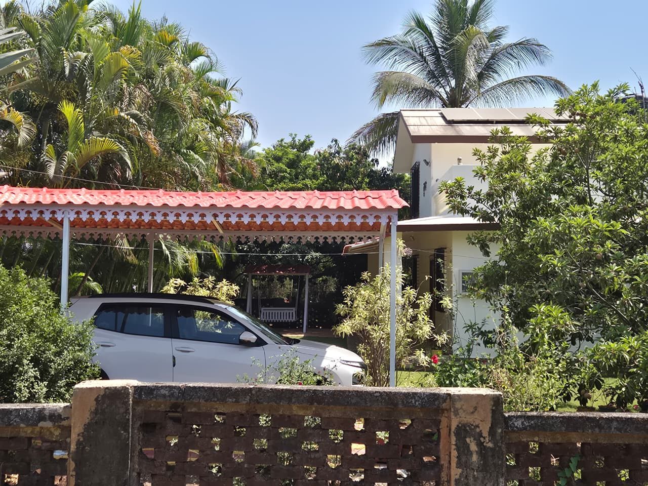 Private parking under the carport
