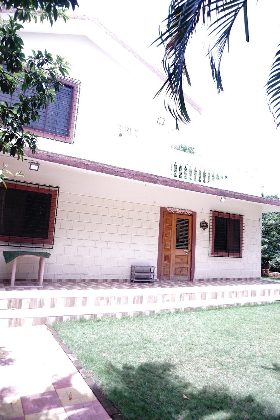 Side view of the bungalow